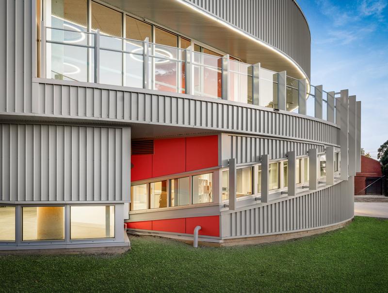 Curved facade study