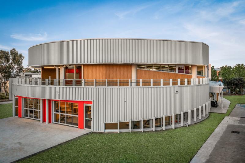 Curved facade